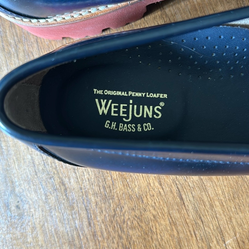 G.H. Bass & Co. Navy Blue Leather Weejuns Penny Loafers with Red Soles NWB - Picture 2 of 9